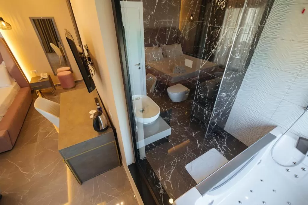 Brilliant Hotel Junior Suite 3.jpg